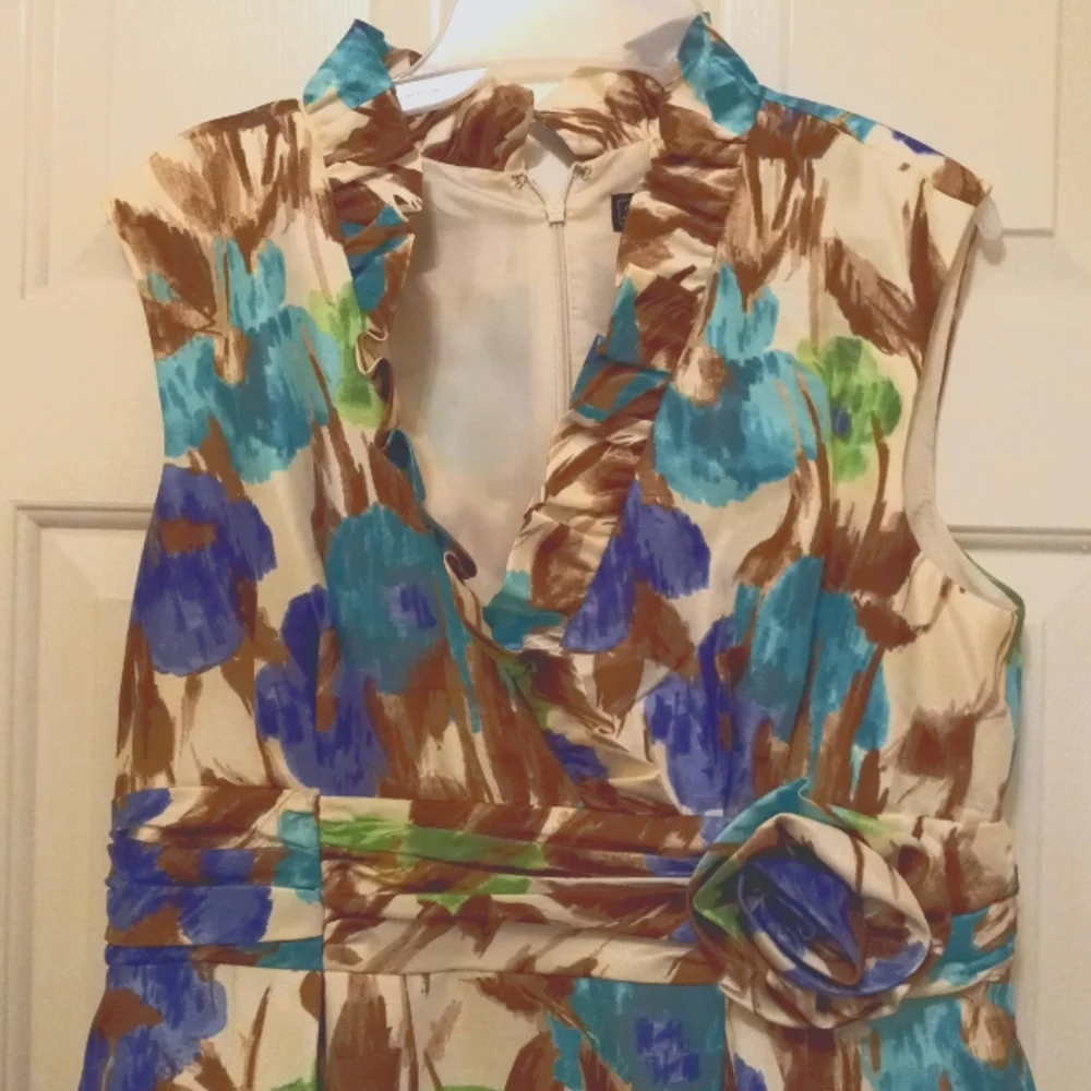 BEAUTIFUL MULTICOLOR DRESS - Picture 2 of 4
